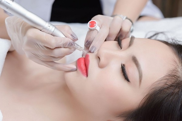 Những ai nên phun môi hồng cam