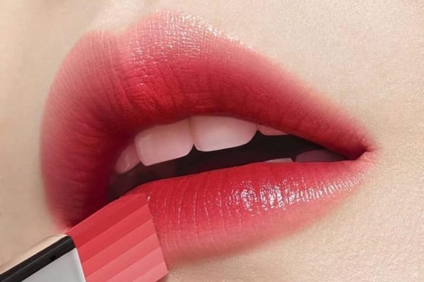 không được đánh son