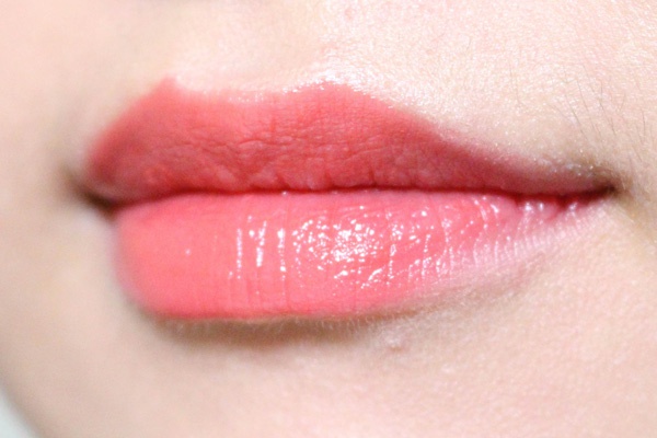 Môi xăm màu hồng cam trông như thế nào