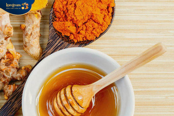Tinh bột nghệ kết hợp với mật ong