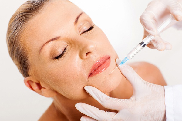 Tiêm filler cằm có ảnh hưởng gì không