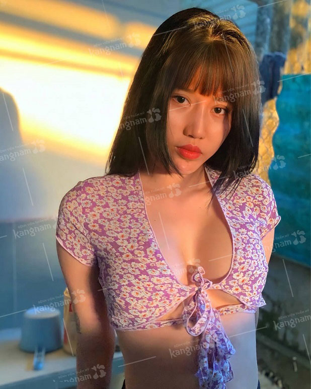 Không cần mặc áo ngực nâng đẩy, form ngực đã hoàn toàn ấn tượng