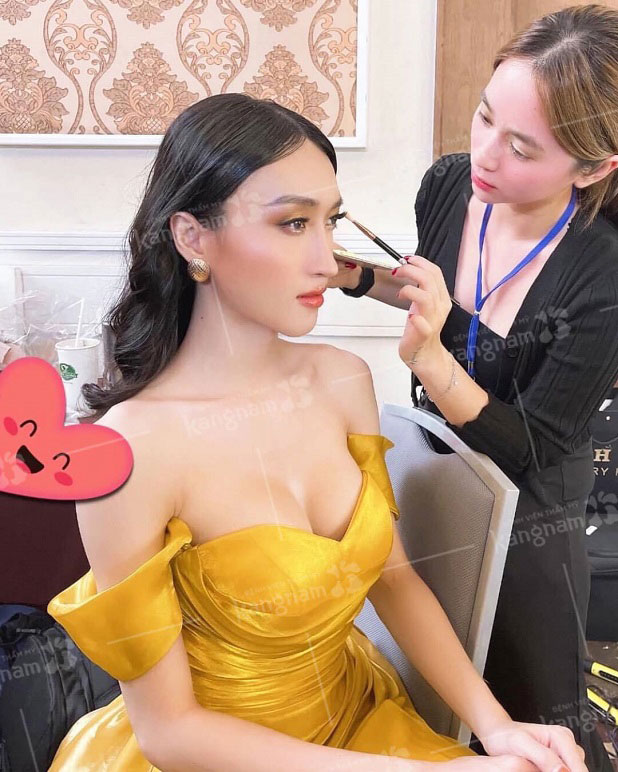 Dáng ngực đẹp tự nhiên phù hợp với dáng người