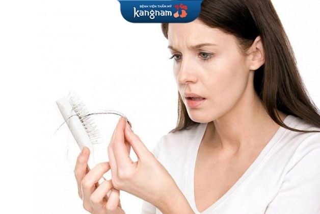 Căng thẳng làm rụng tóc nhanh