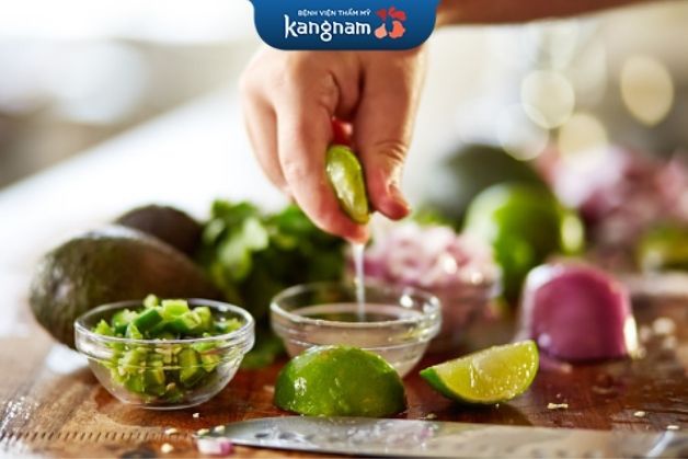 Điều trị sẹo thâm với chanh