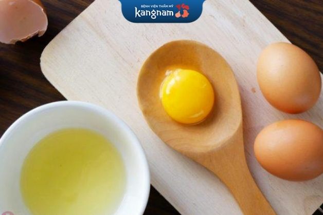 Dùng lòng trắng trứng điều trị sẹo mụn rỗ trên mặt