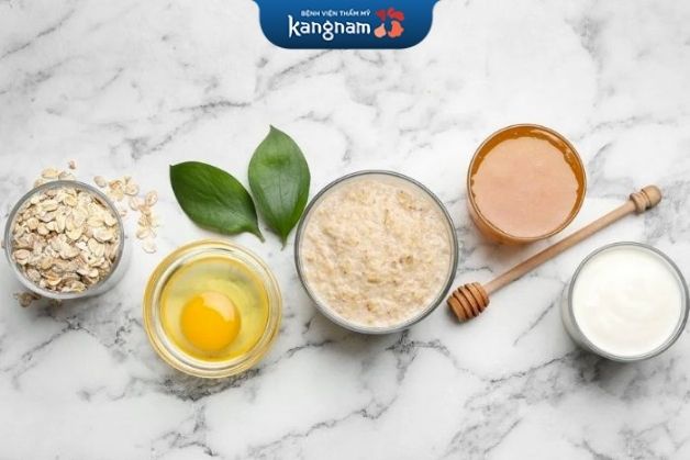 Dùng yến mạch và trứng gà chữa đen da