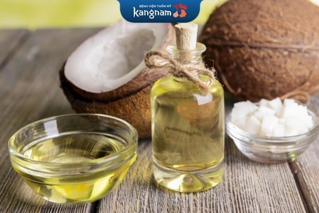 Sáng da toàn thân bằng dầu dừa