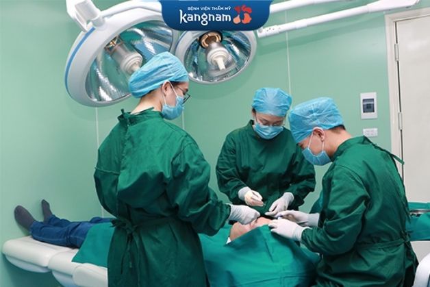 Thực hiện cấy tóc 2 bên thái dương