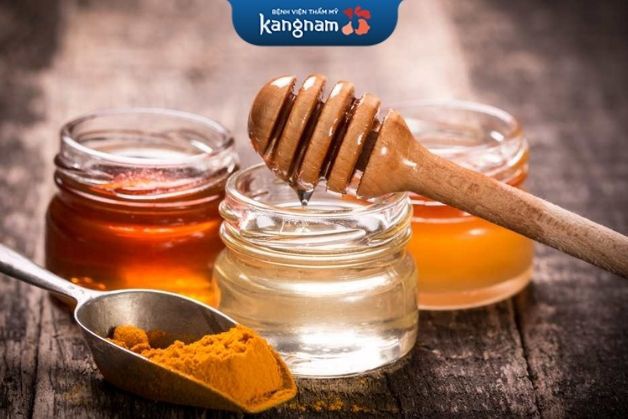 Mật ong, bột nghệ đều có khả năng làm sáng da, mờ thâm