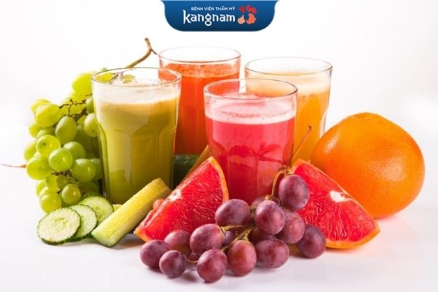 Uống nhiều nước và bổ sung vitamin