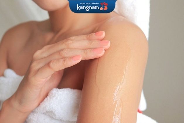 Dưỡng ẩm đều đặn sau triệt lông