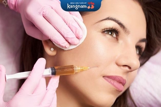 Tiêm chất làm đầy để cải thiện sẹo mụn