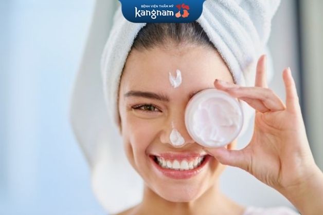 Dưỡng ẩm sau khi bắn tia laser là việc vô cùng cần thiết