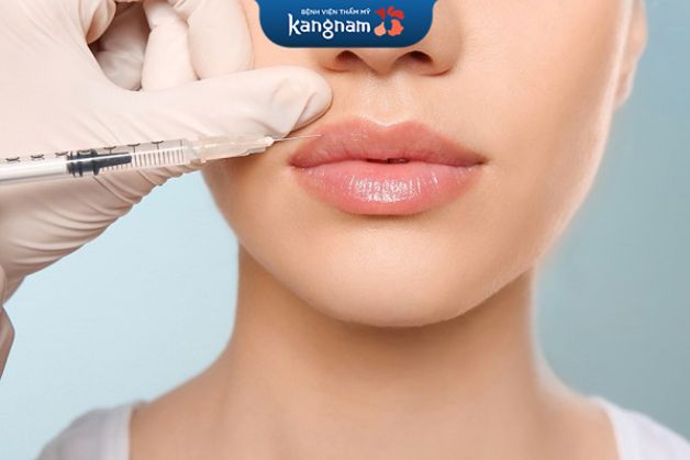 Tiêm cấy mỡ môi không gây đau