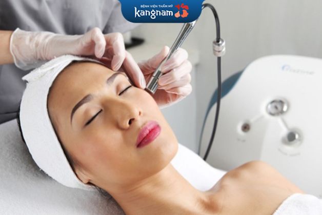 Sử dụng tia laser phá hủy tuyến bã nhờn, giảm thiểu nguyên nhân hình thành mụn