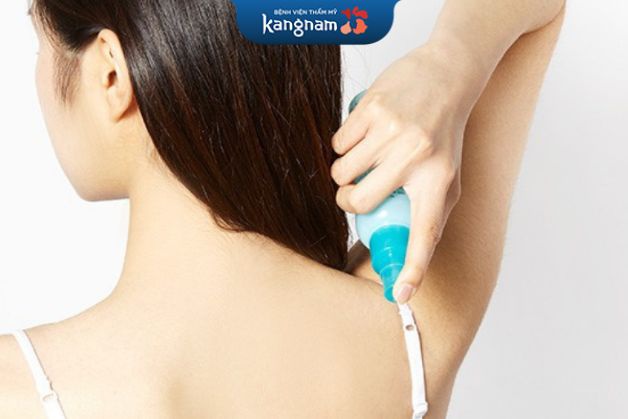 thành phần như: benzoyl peroxide, axit salicylic, resorcinol có thể giảm mụn lưng hiệu quả