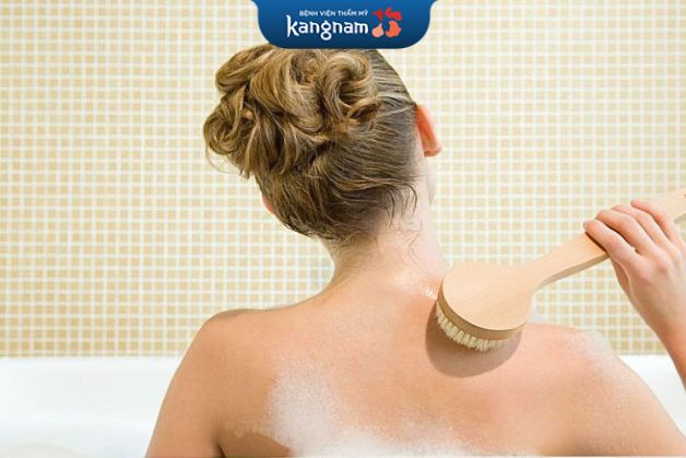 Tẩy da chết là bước vô cùng quan trọng để loại bỏ hết chất nhờn