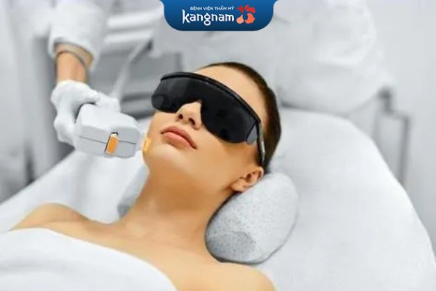 Trị mụn ở cằm bằng công nghệ cao