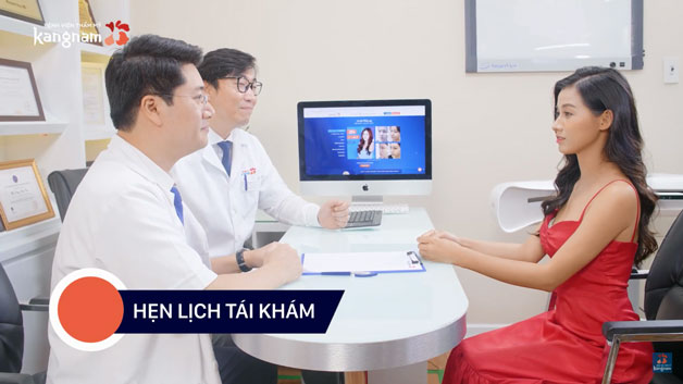 Bác sĩ hướng dẫn cách chăm sóc tại nhà và hẹn lịch tái khám