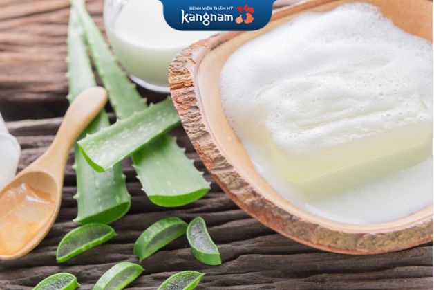 Nha đam với nước vo gạo là công thức trị tàn nhang được nhiều người áp dụng