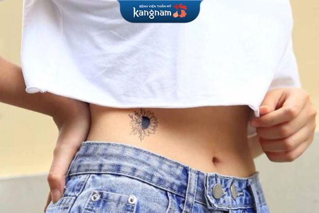 Tattoo hoa hướng dương ở vòng 2 cực hút mắt