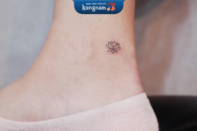 Tattoo hoa sen nhỏ xinh cho chị em có tính cách dịu dàng