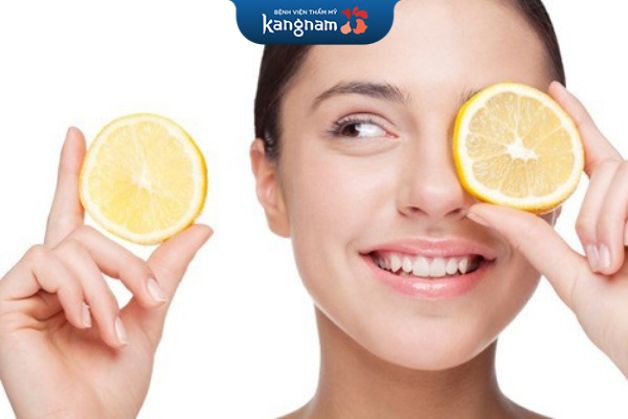 Chanh tươi có chất tẩy trắng tự nhiên cho làn da, cải thiện tàn nhang hiệu quả