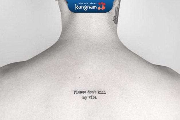 Mẫu xăm chữ đơn giản ở lưng