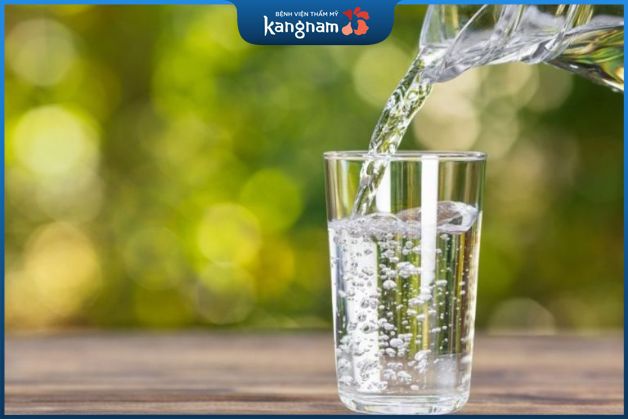 Bổ sung 2 lít nước mỗi ngày