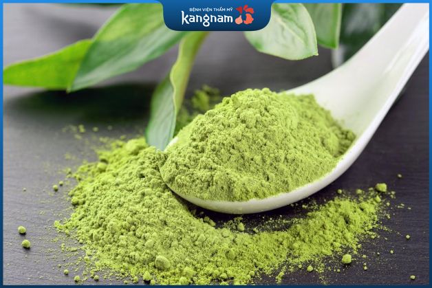 Dùng trà xanh dưỡng da đơn giản