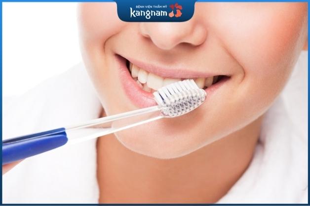 Thường xuyên vệ sinh răng miệng sạch sẽ,