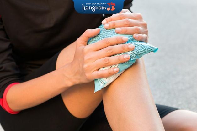 Chườm đá làm dịu da