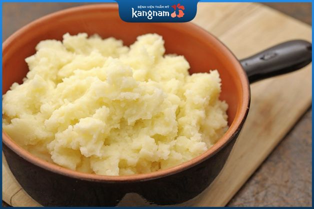 Trị mụn thâm đỏ bằng khoai tây