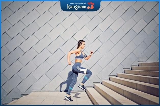 Leo cầu thang nâng cao sức khỏe và cải thiện đùi to