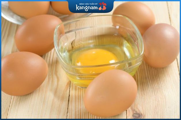 Trị nám tàn nhang bằng lòng trắng trứng gà