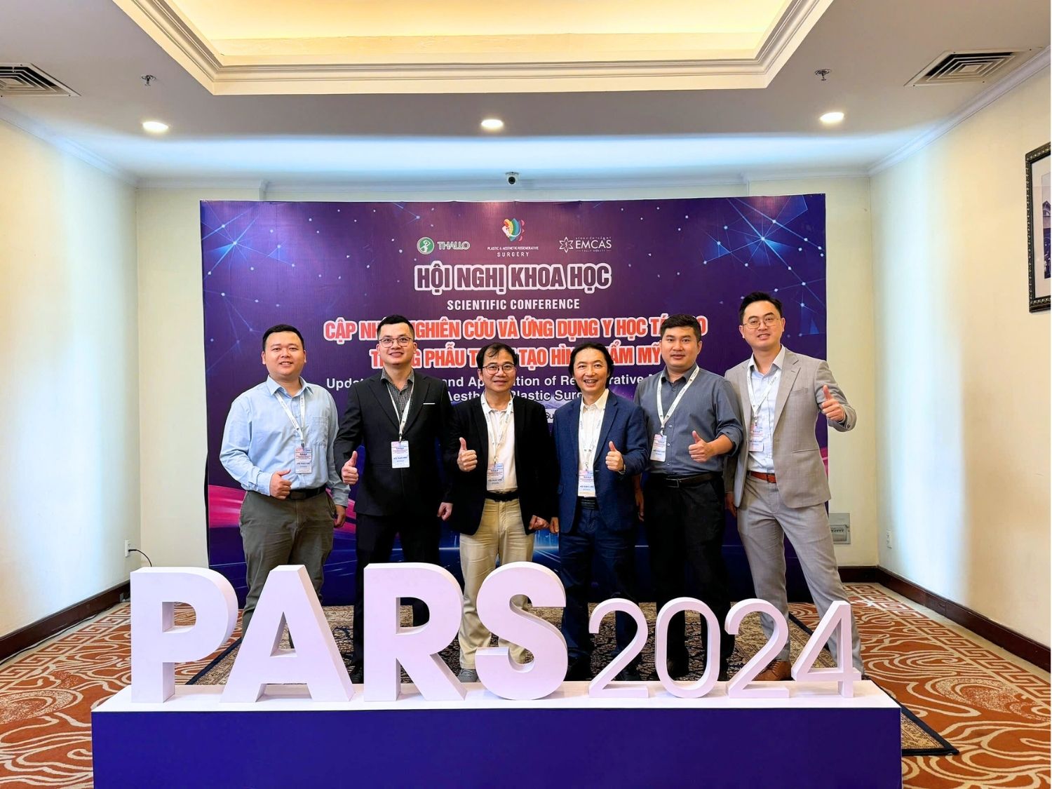 Bác sĩ Frankie Vũ thường xuyên tham gia hội nghị khoa học