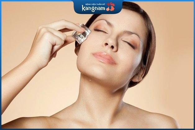 Cách chườm đá sau khi cắt mí 