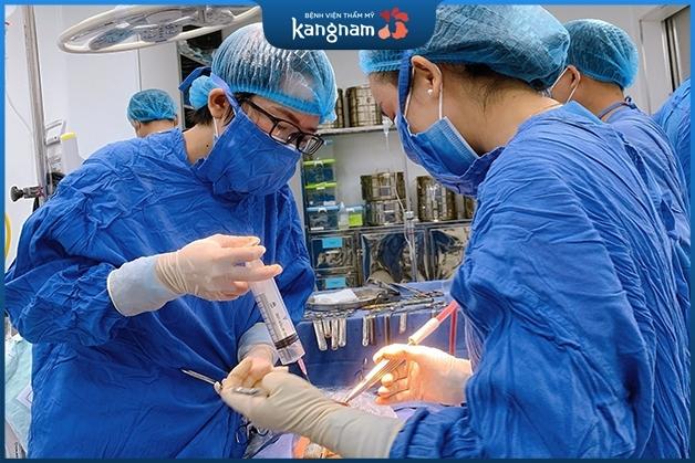 Độn cằm bị móm do bác sĩ thực hiện sai kỹ thuật