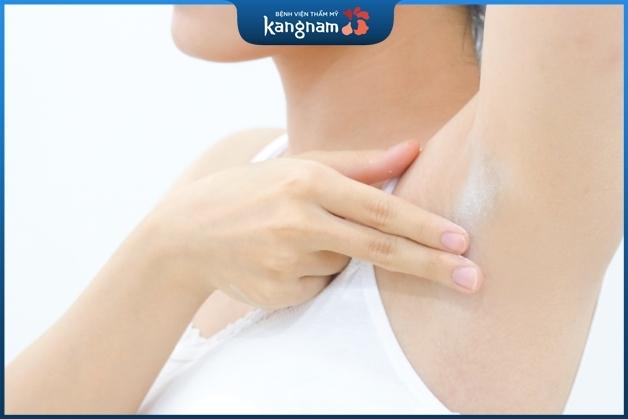 Ngăn mồ hôi nách ướt áo tại nhà