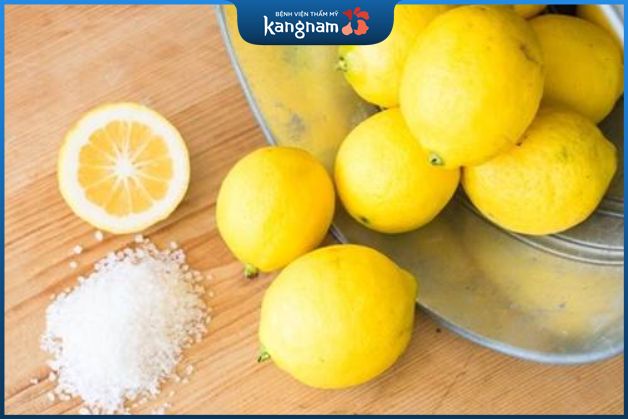 Kết hợp muối và quả chanh tươi