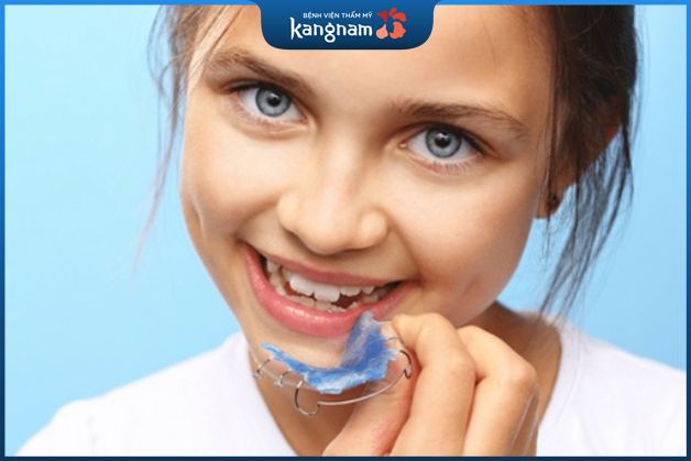 Niềng răng tháo lắp trẻ em là gì?