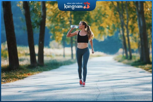 Đi bộ chậm rãi & nghỉ khi mệt