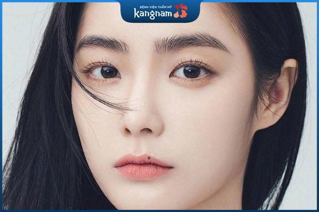 phụ nữ có nốt ruồi ở môi trên lại vô cùng tốt và may mắn