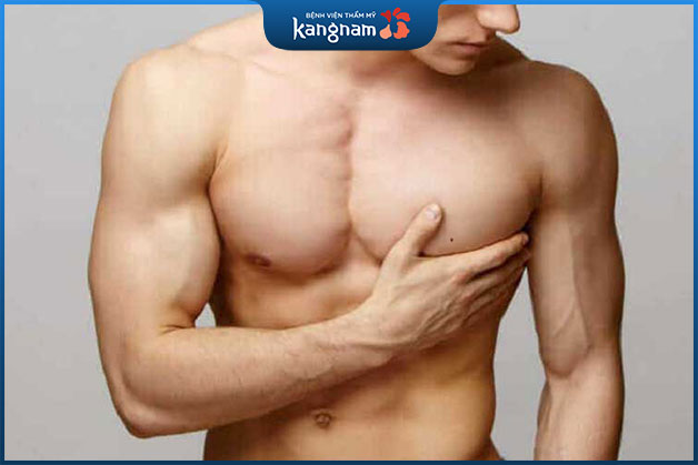 Nốt ruồi nằm ở ngực bên trái của nam giới