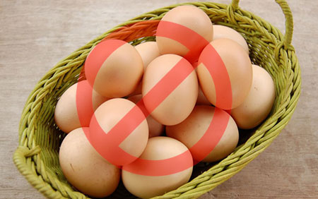 Trứng sẽ khiến cho vùng da xóa xăm trở nên loang lổ, không đều màu xóa xăm kiêng ăn gì