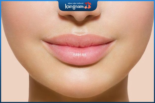 Nên phun dặm môi khi màu không đều, bị nhạt, không đẹp