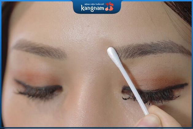 Chăm sóc lông mày sau khi điêu khắc