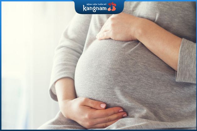 Phụ nữ mang thai không nên phun mày