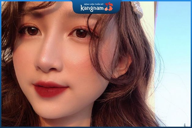 Phun môi màu đỏ nâu 